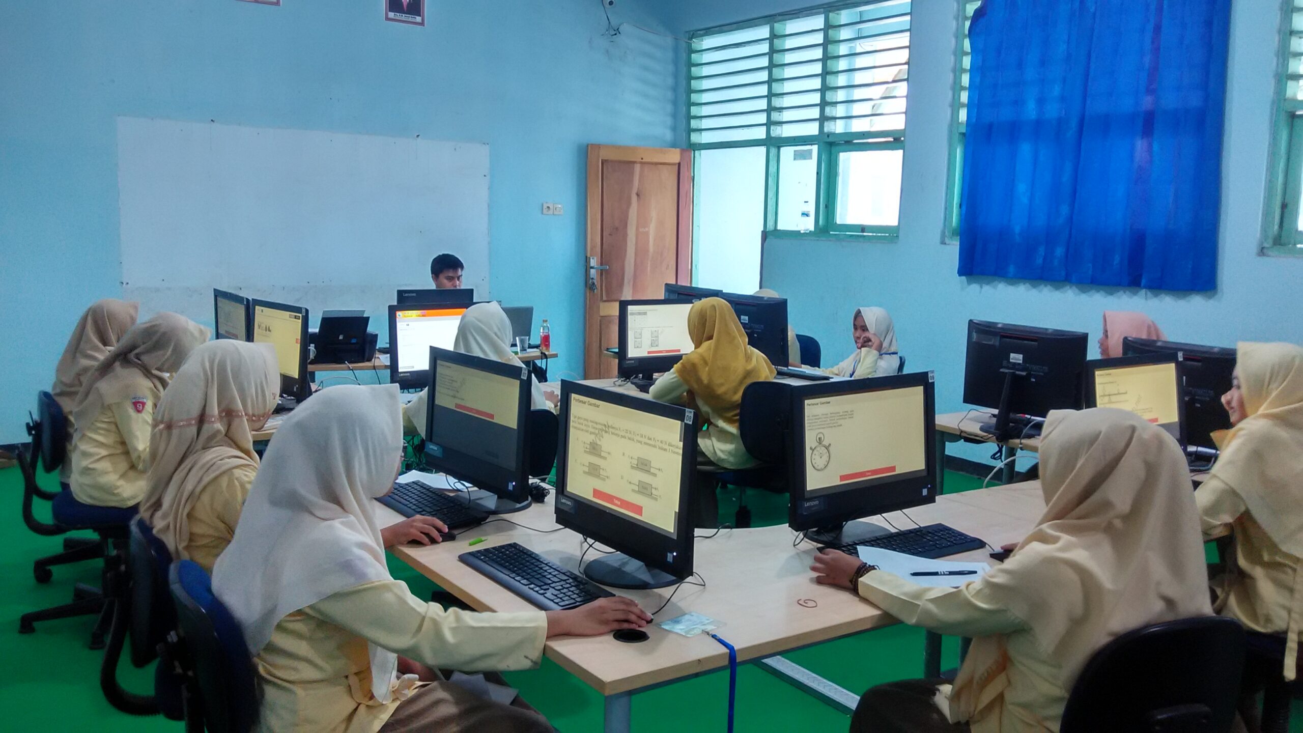 Ujian Nasional Berbasis Komputer (UNBK) SMP Zainul Hasan 1 Genggong