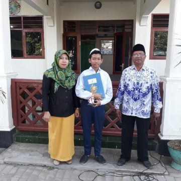 Santri SMP Zaha Juara Lomba Sketsa Tingkat Kabupaten