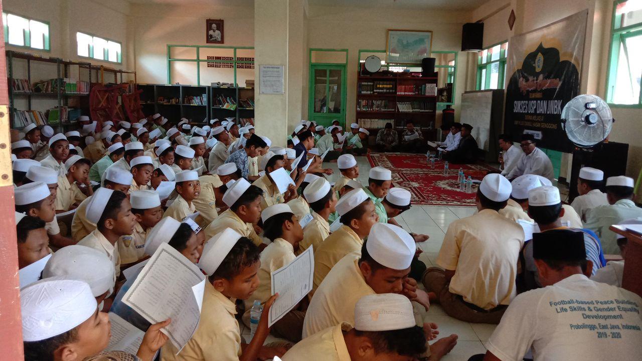 SIAP HADAPI UNBK, SMP ZAHA 1 GELAR ISTIGHOSAH BERSAMA