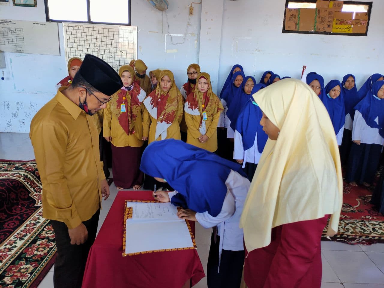 PELANTIKAN OSIS PUTRI MASA BAKTI 2020-2021
